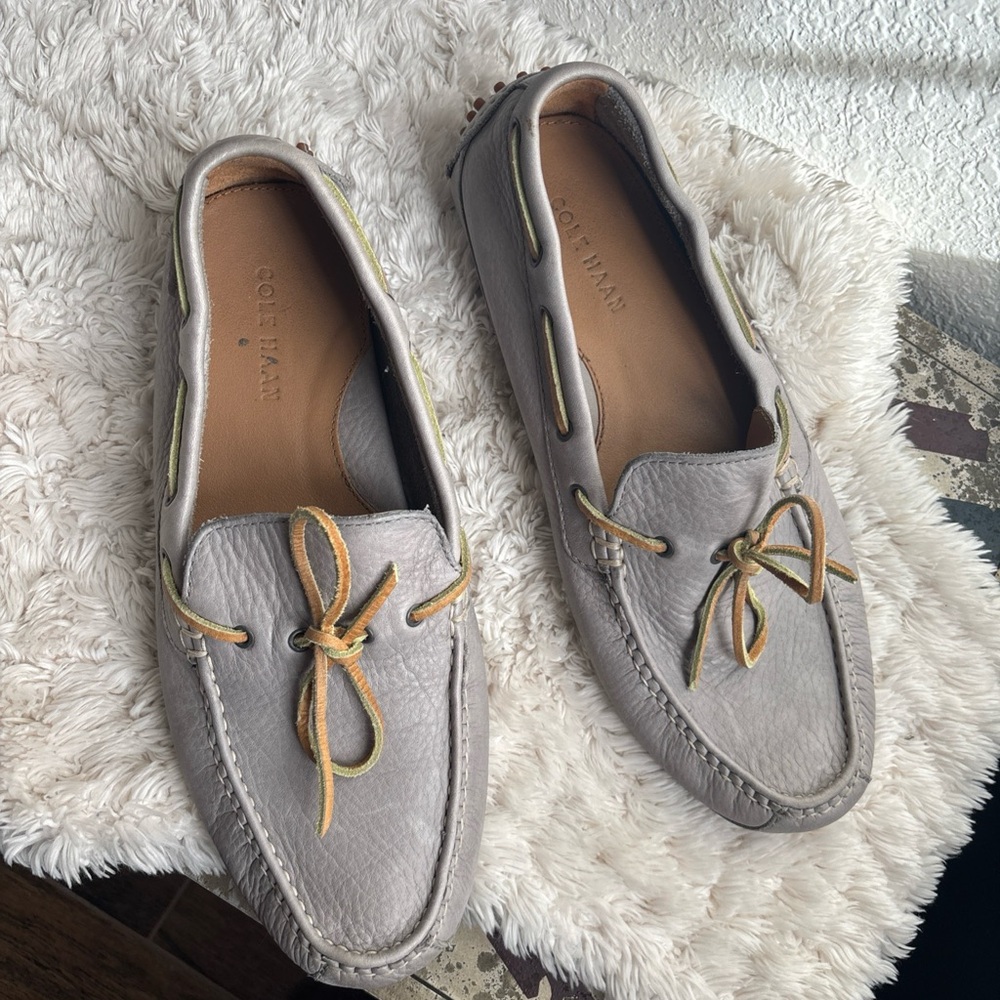 Cole Haan supple Men's Light Gray Loafers with Tan Accents 10M 9D runs smaller
